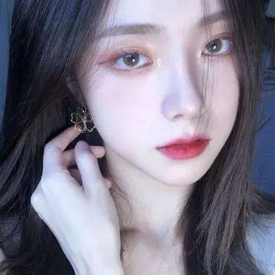 灰姑娘逃出家去舞会